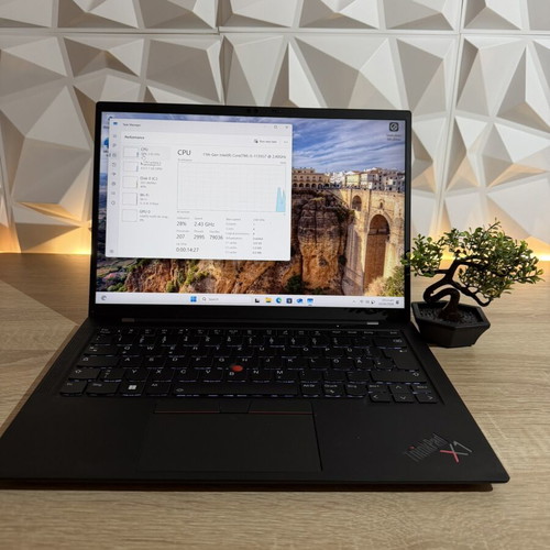 Lenovo ThinkPad X1 Carbon Gen 9 laptop used, Intel Core i5, 8GB RAM, 256GB SSD