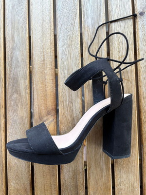 Pull & Bear women's suede sandals with thick heel like new, size 39