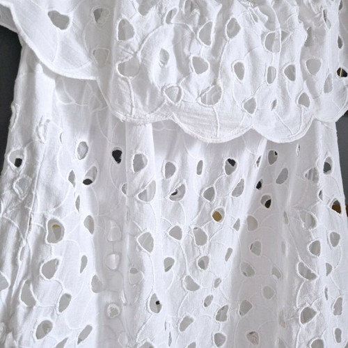 Ale white top size M like new, open shoulder guipure