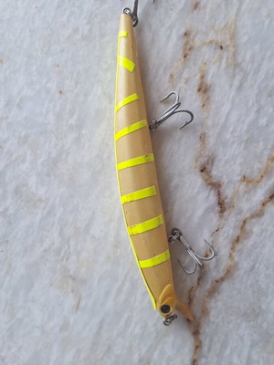 Ryobi SM 14 37S fishing lure used with yellow phosphorescent tape