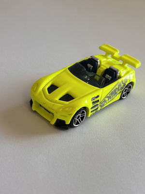 Hot Wheels 2002 Tantrum Neon Yellow μεταχειρισμένο