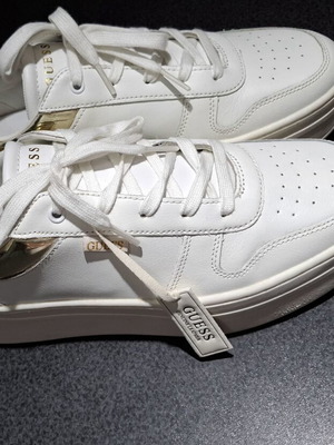 Guess Lifet Flatforms sneakers size 41, like new, white and gold