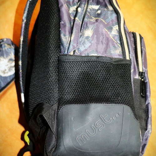 Must Diakakis backpack like new, quality student bag