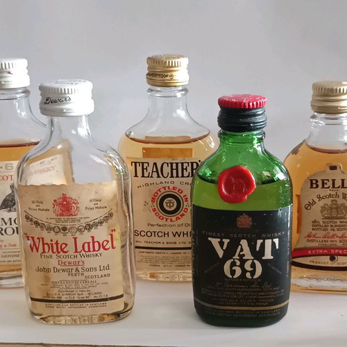 Miniature drinks like new, pack of 5 collectible bottles