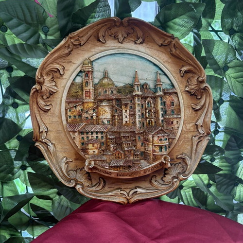 Vintage embossed wall plate Italian city 3D souvenir like new