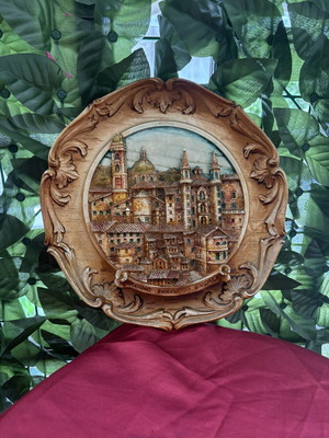 Vintage embossed wall plate Italian city 3D souvenir like new