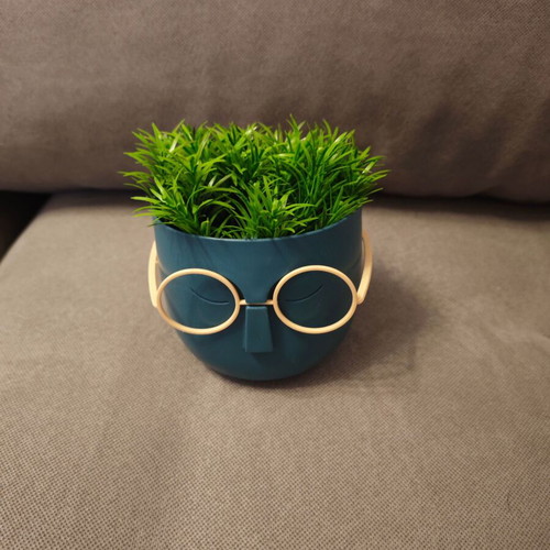 Plastic decorative flowerpot like new