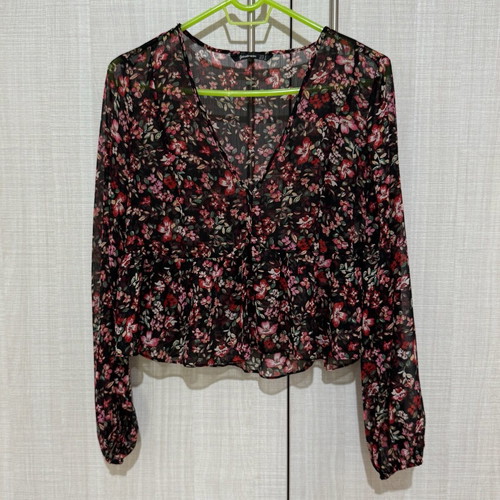 Stradivarius floral cropped blouse size Small like new