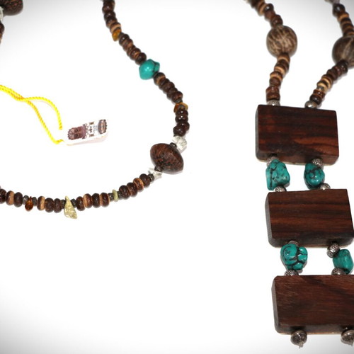 Necklace with coconut beads and semi-precious stones, new