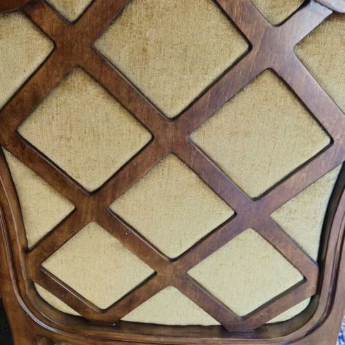 Oval carved dining table made of solid walnut wood like new