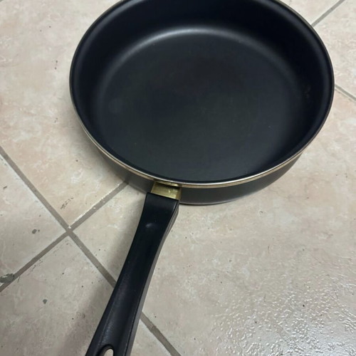 Linea Europa cookware set with pot, 2 pans and lids, new unused