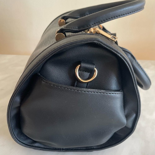 Black large handbag like new, leatherette