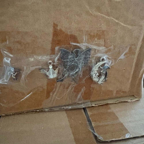 Metal elements like new, over 20000 pieces