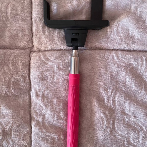 Selfie stick like new, extendable for iPhone with case
