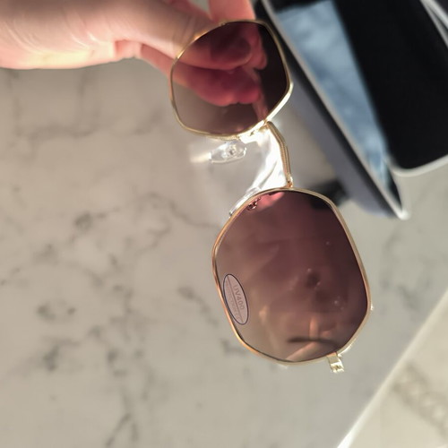 Sunglasses with brown lenses and gold frame, new with UV protection