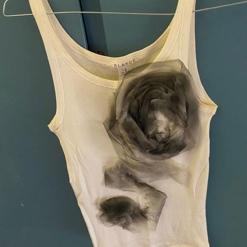 T shirt with tulle flower used, white, size S