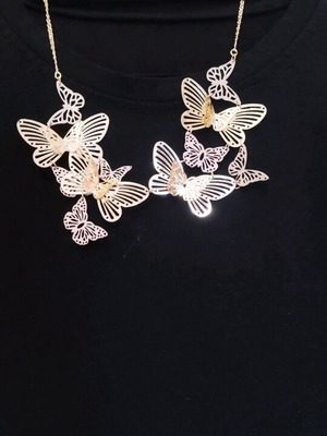 Necklace with butterflies like new in gold and silver
