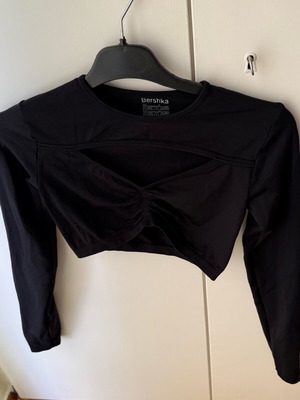 Bershka black long-sleeve top used, size M/L