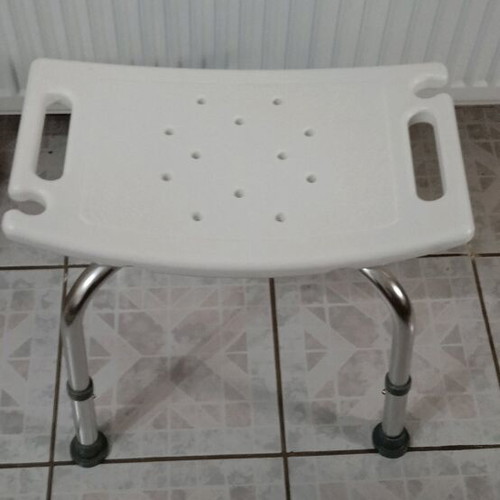 Bath stool like new, adjustable height, shower phone holder