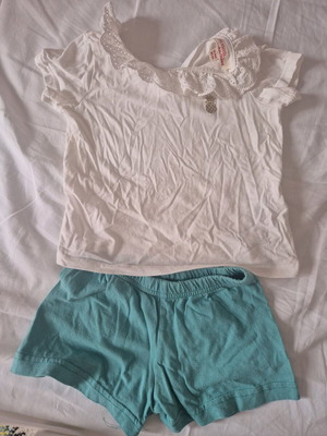 Summer set blouse and shorts 12-18 months like new