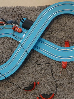 Mc Queen remote control race track with 2 cars