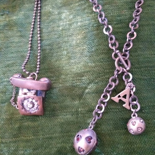 Necklace set like new, set of 2 brown