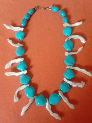 Vintage summer necklace with turquoise beads and stainless clasp like new