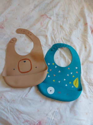 Silicone baby bibs