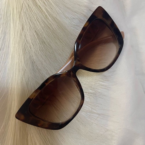Women’s Tortoise Sunglasses new with pink arms and gold detail