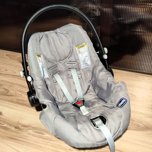 Chicco baby car seat used 0–13kg