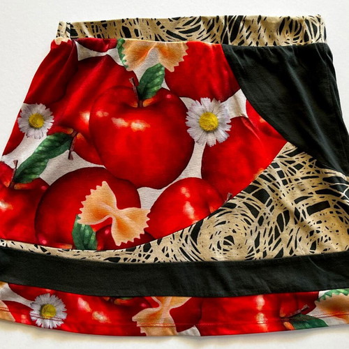 Smash set with red apples and daisies medium used
