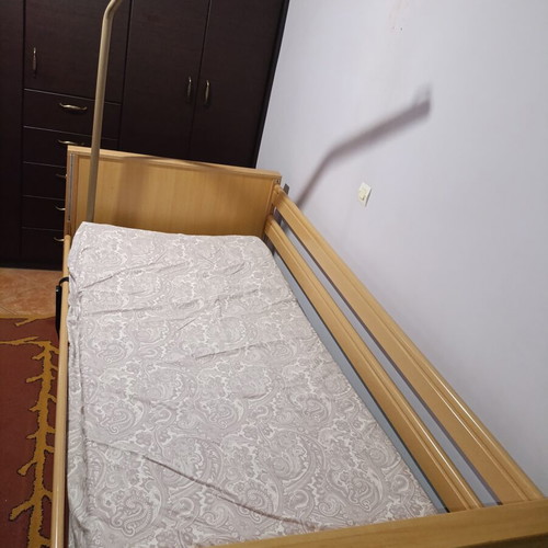 Hospital bed for home care like new, fully functional