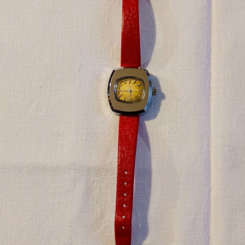 Winding women's watch unused, 32 millimeters size