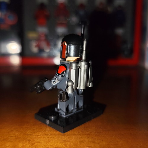 Mandalorian Super Commando (V1) minifigure with accessories