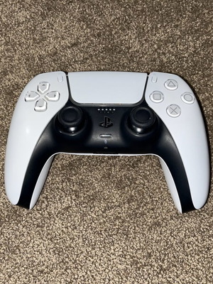 PS5 controller used v3 version in excellent condition