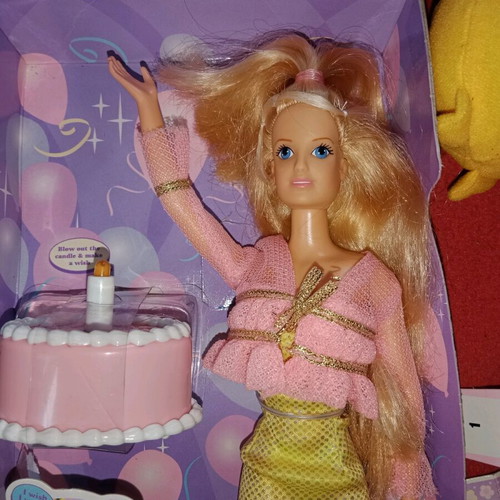 Sindy Birthday Surprise doll like new 1999-2000