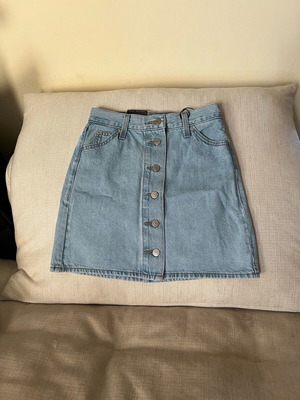 Τζιν φούστα Levi’s μπλε καινούργια, μέγεθος 25