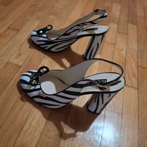Gucci leather high-heeled pumps, size 39, white and black