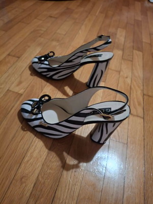 Gucci leather high-heeled pumps, size 39, white and black