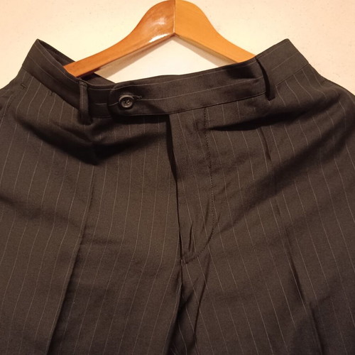 Glow Collection men's suit like new, 100% wool, size 48, dark charcoal