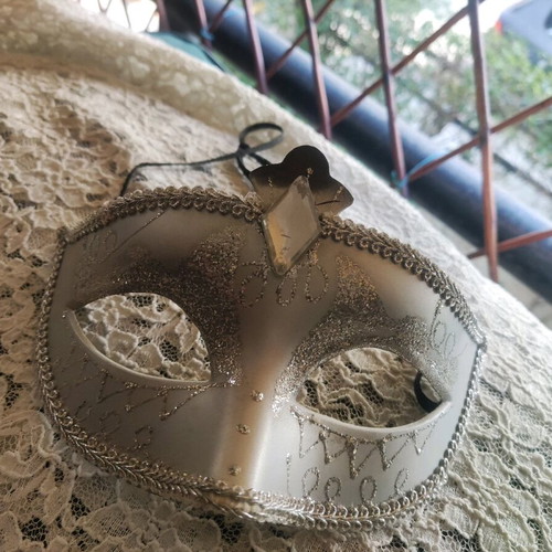 Mask like new in very good condition