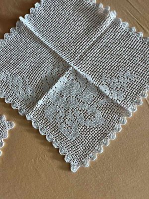 Square crochet napkins set of 6 like new