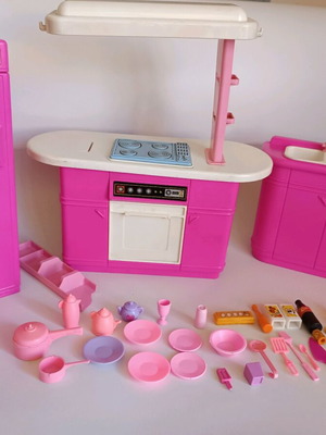 Barbie Kitchen Set 1993 used with furniture, kitchenware and food