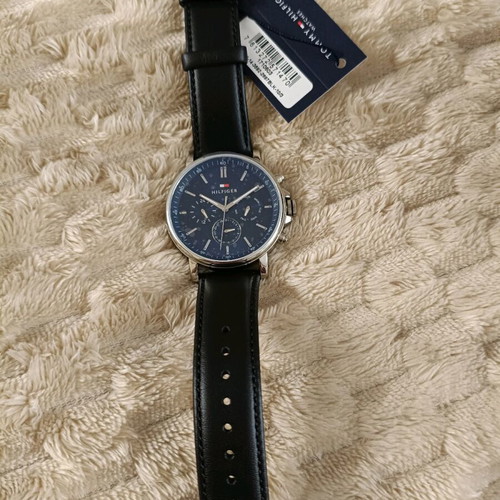 Tommy Hilfiger men's watch new, black leather strap, blue dial