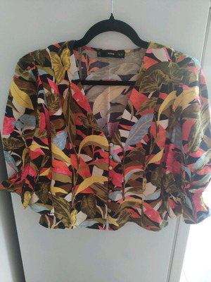 Mango crop shirt like new, multicolored