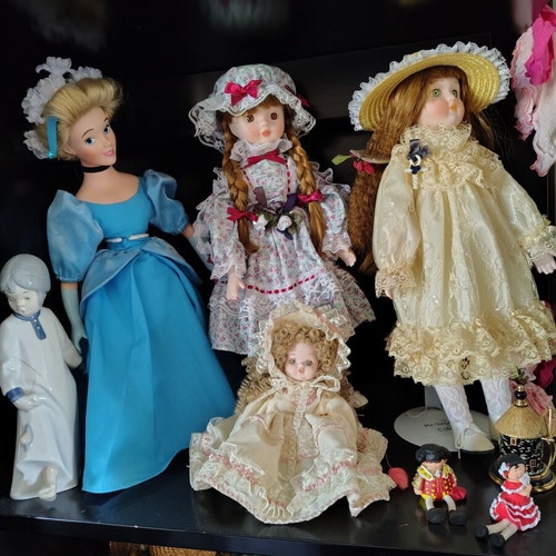 Porcelain dolls collectible like new