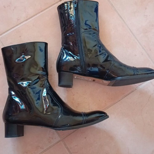 Women's patent leather ankle boots like new, size 36.5, black