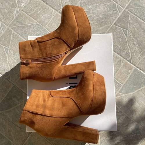 Bibi Lou suede brown boots like new with 12 cm heel