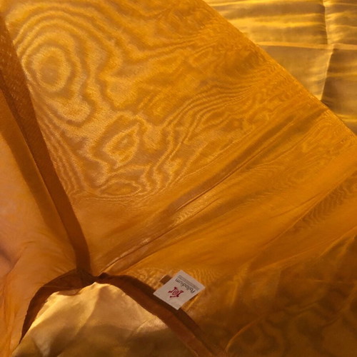Palladium rectangular table organza like new, gold color