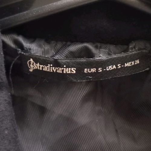 Strativarius cape black, small medium, needs ironing